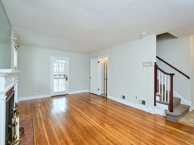 3617 28th St NE — Photo 2