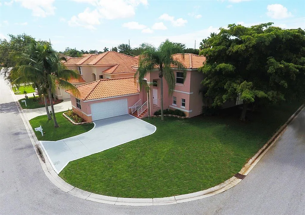 4 bed, 2.5 bath, 1889 sqft, $3,550 — Photo 2