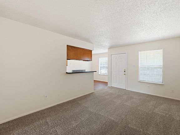 3rd image of 504 Kings Way Dr #C