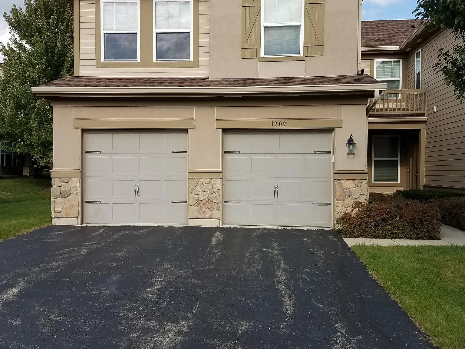 3 bed, 2.5 bath, 2245 sqft, $3,600 — Photo 2