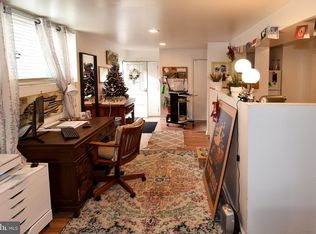 4121 Roberts Rd, Fairfax, VA 22032