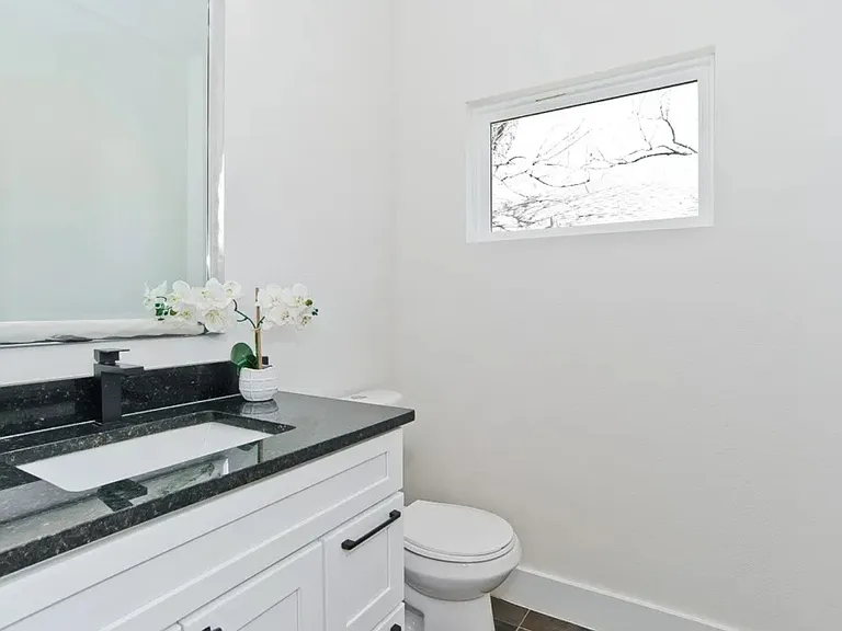 835 Winston St — Photo 7
