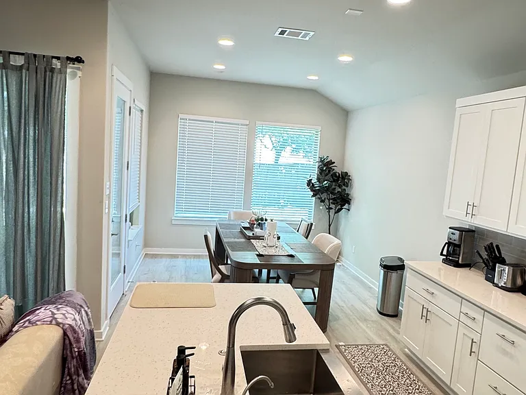 1310 Stone Manor Trl — Photo 5