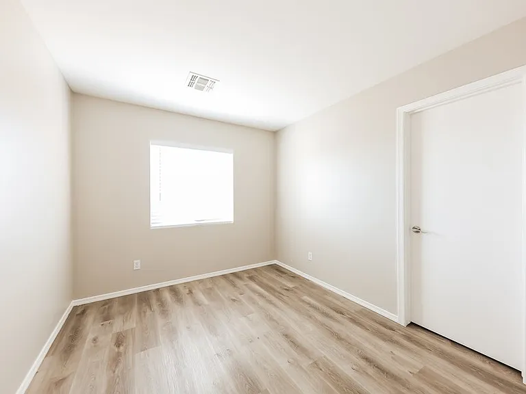 12430 W Valentine Ave — Photo 13