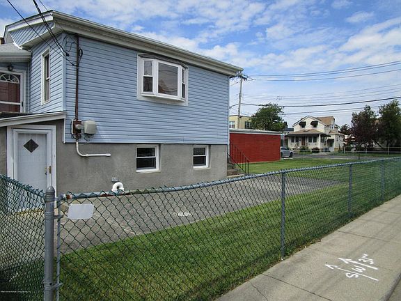4th image of 240 Olympia Blvd