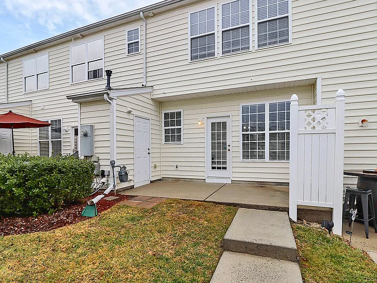 1032 Tabard Ln — Photo 17
