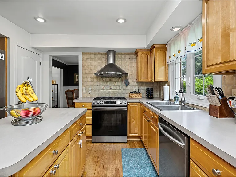 16610 Old Bedford Rd — Photo 17