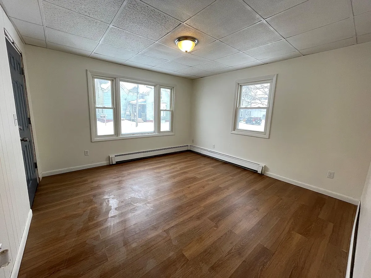 Building Photo - 11 Webster St #2
