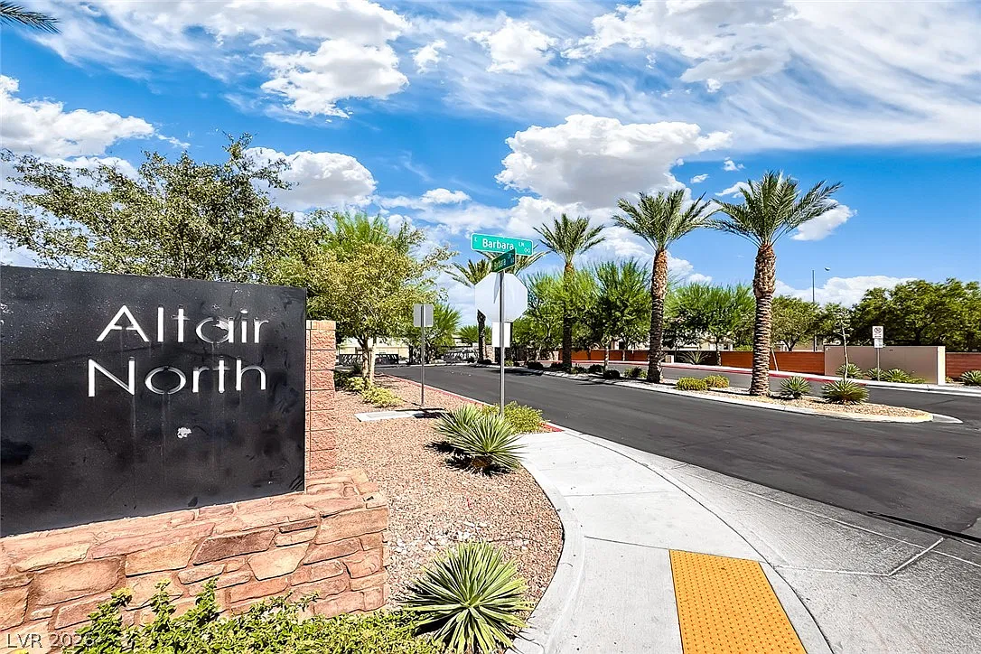 2 bed, 2.5 bath, 1499 sqft, $2,139 — Photo 2