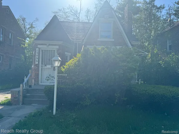 15499 Lauder St, Detroit, MI 48227