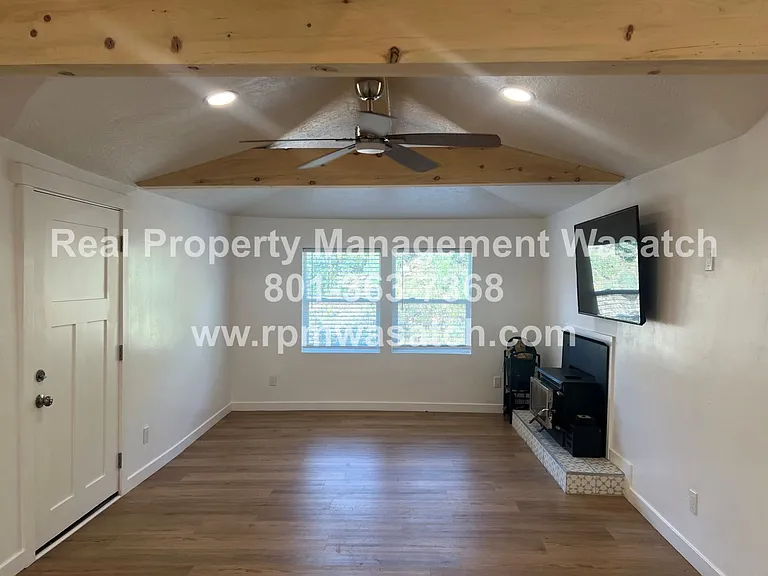 1388 Country Ln — Photo 19