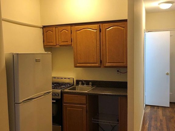 2nd image of 250 W 72nd St APT 3C