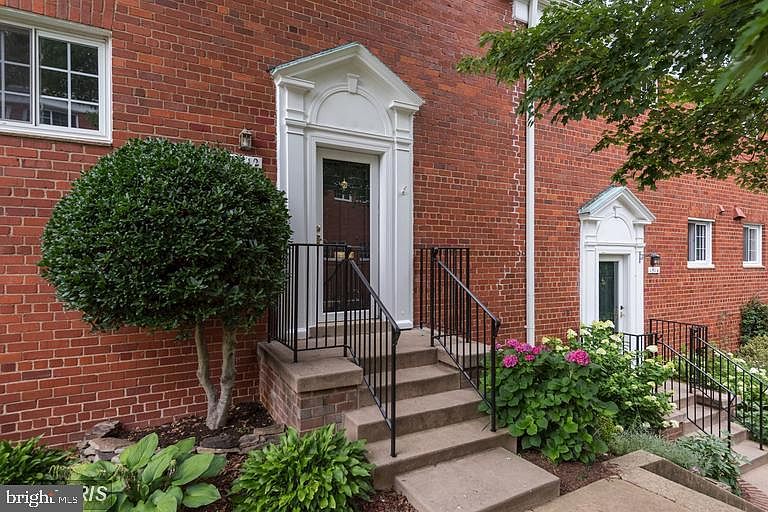 1st image of 1512 Mount Eagle Pl