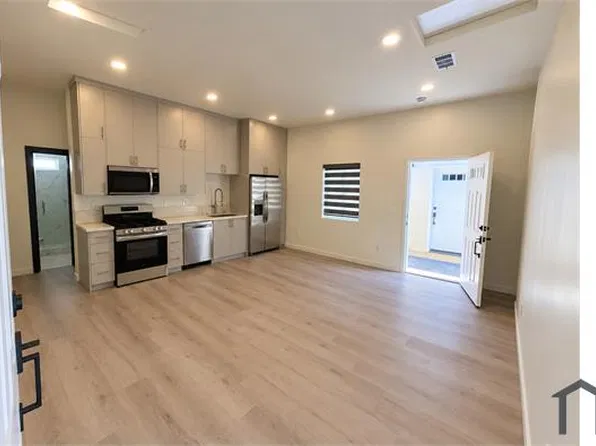214 E Garfield Ave, Glendale, CA 91205
