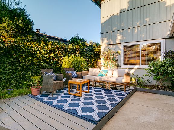 5th image of 2932 Seahorse Ave