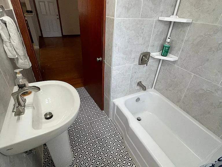 810 8th Ave SW #810 — Photo 3