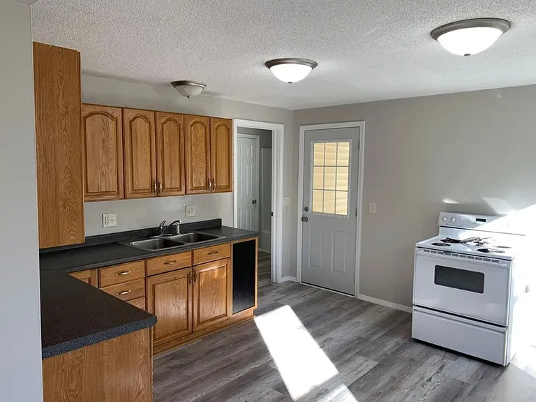 2046 N Campbell Ave — Photo 3