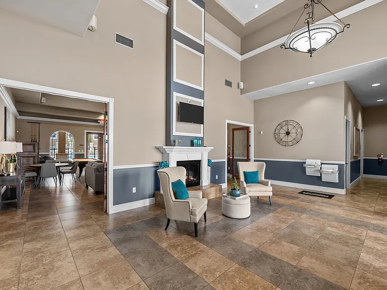 Las Torres Apartments — Photo 23