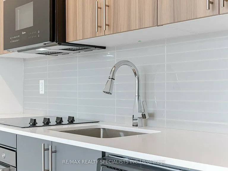 415 Main St W #703 — Photo 7