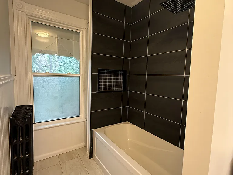28 Eastbourne Ave #2 — Photo 14