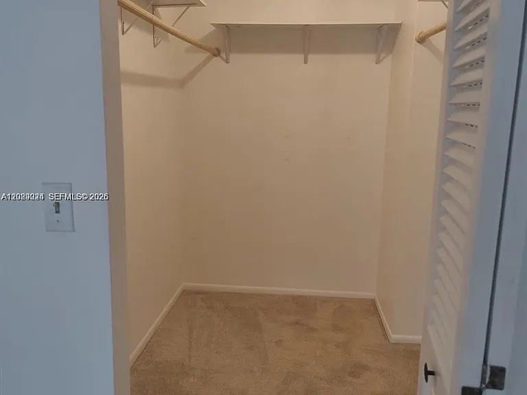 800 Parkview Dr #527 — Photo 9