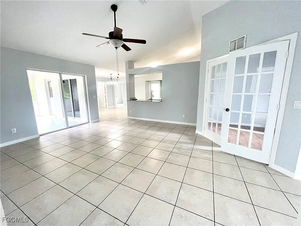 4 bed, 3.0 bath, 1698 sqft, $2,200 — Photo 4