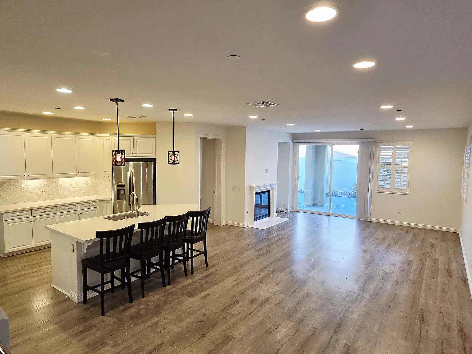 4 bed, 2836 sqft, $5,800 — Photo 4