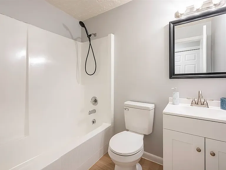 81.5 Maple St #1 — Photo 17