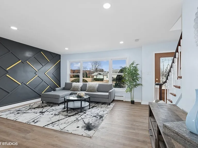 1001 Oakton St — Photo 1