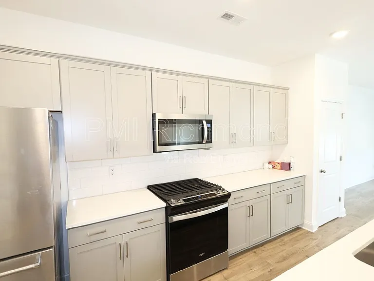425 Randolph View Dr — Photo 19