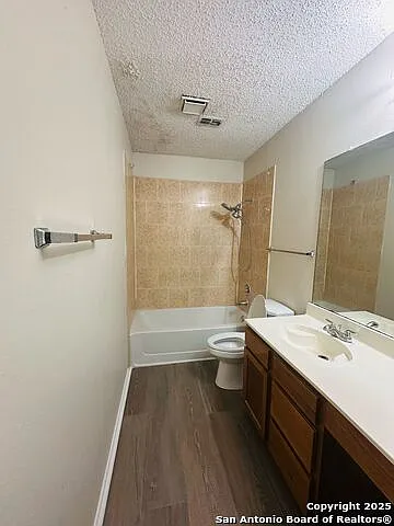 3235 Tree Grove Dr — Photo 17