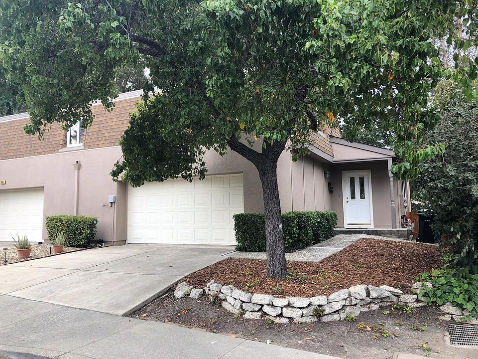 Duplex on a nice, quiet cul-de-sac