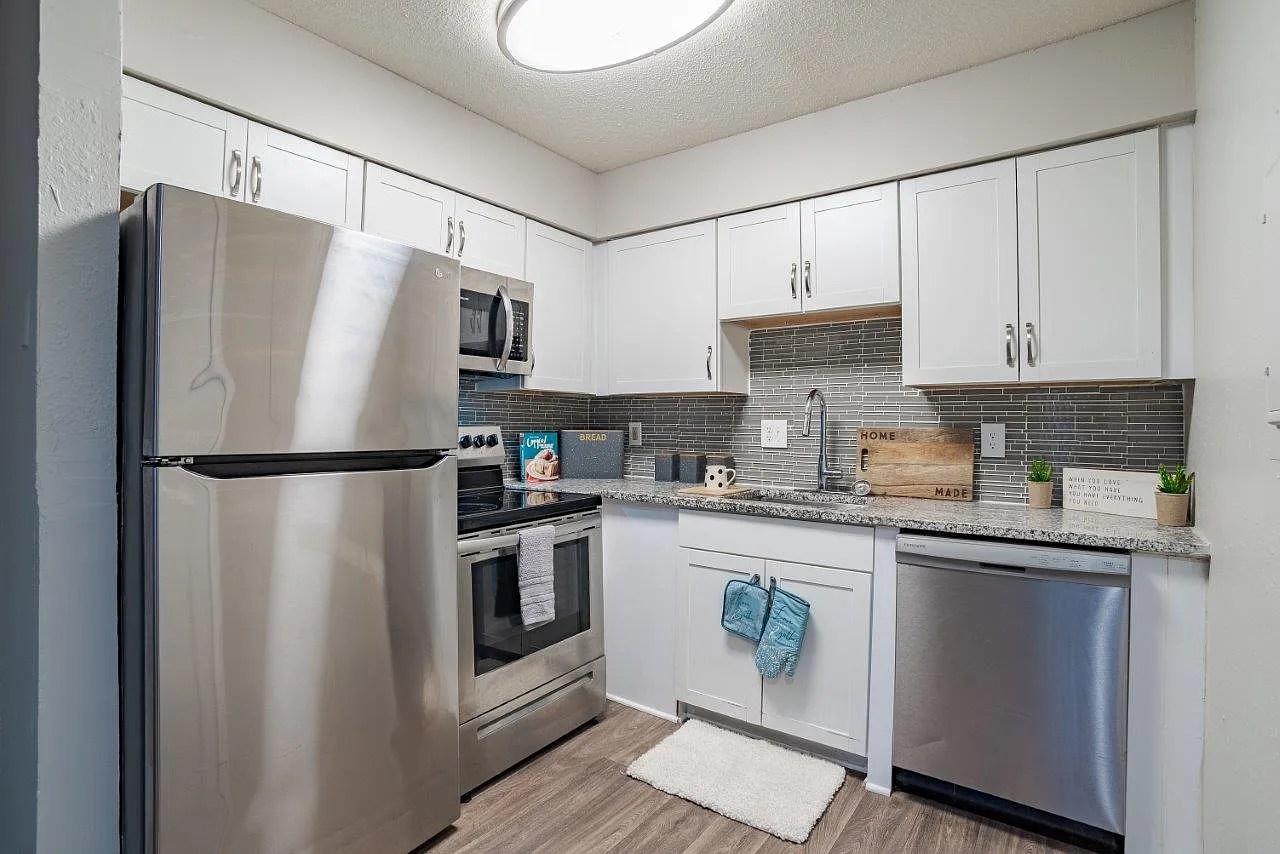 The Waterford Apartment Homes — Photo 2