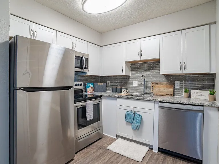 The Waterford Apartment Homes — Photo 2