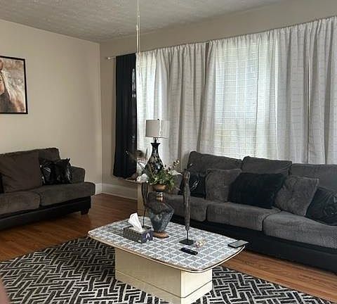 4th image of 6008 Vine St