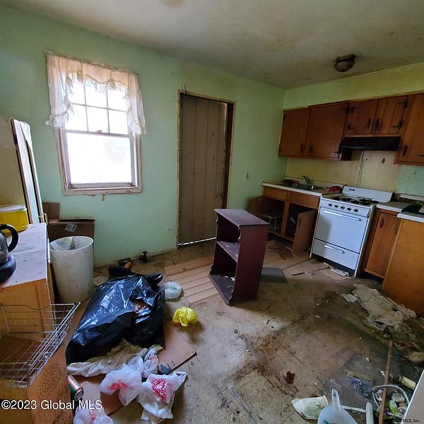 3rd image of 3323 McDonald Avenue