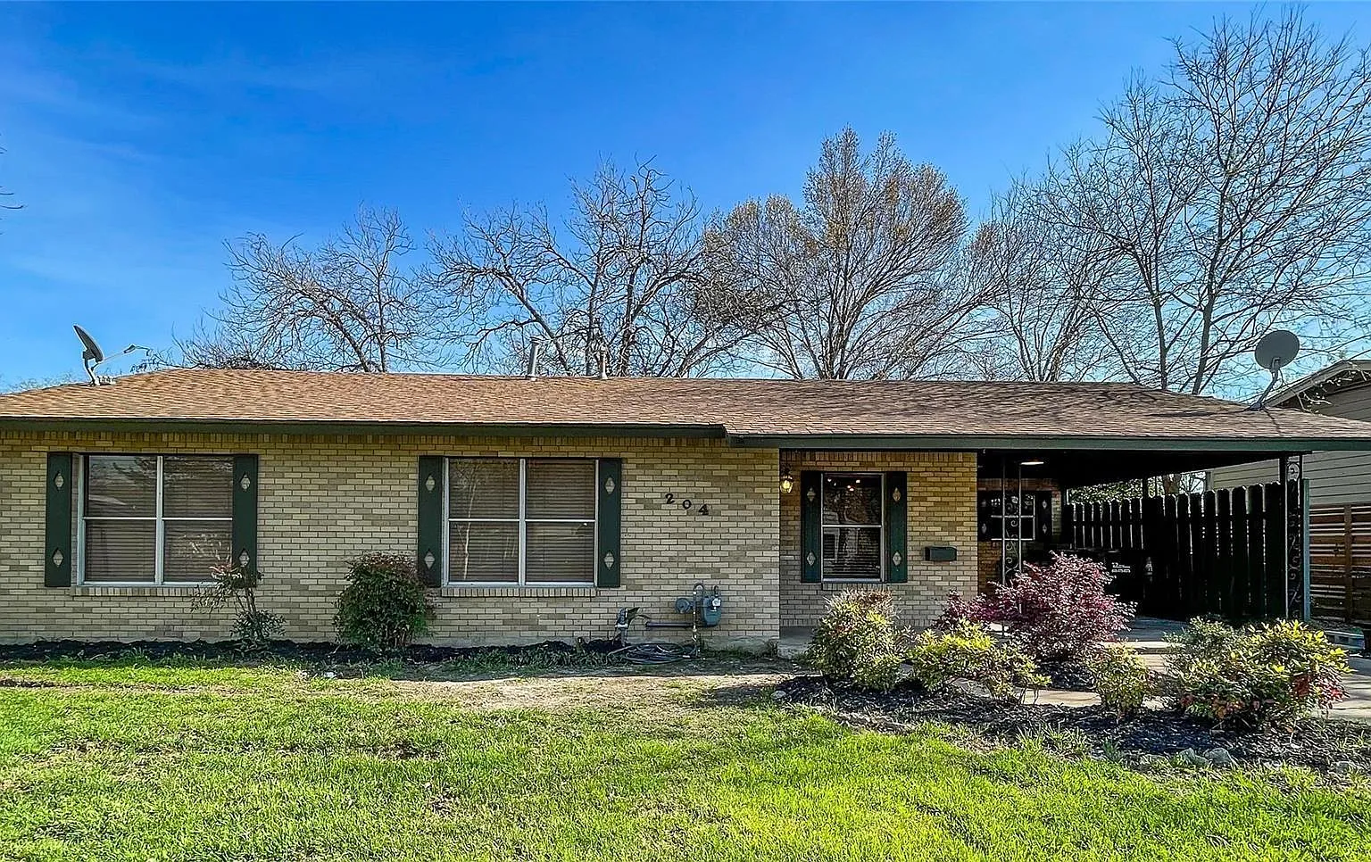 3 bed, 2.0 bath, 1264 sqft, $2,250 — Photo 1