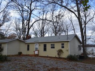 817 Chipwood Ln, Centralia, IL 62801