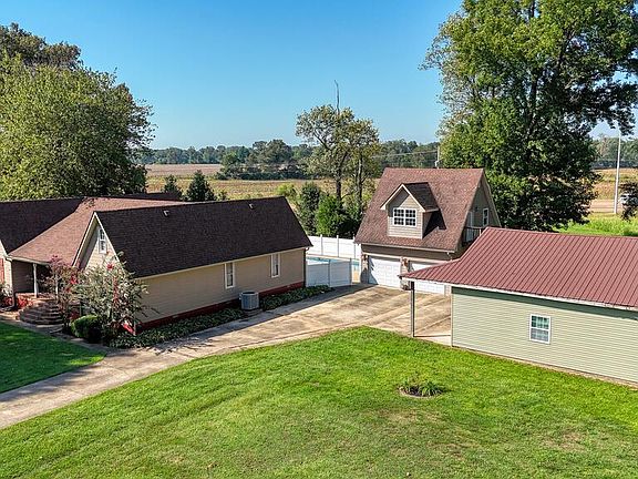 4th image of 156 Maple Ln