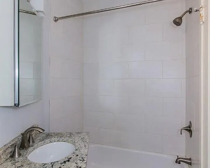 2229-2231 W Wilson Ave #2231-2 — Photo 6