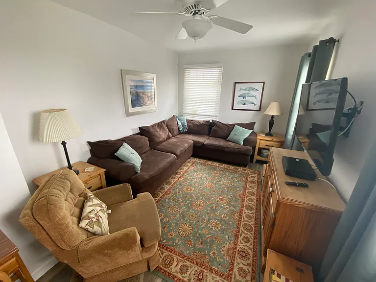318 Dupont Ave — Photo 3