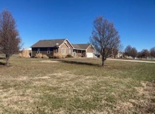 1090 41st Dr, Chanute, KS 66720