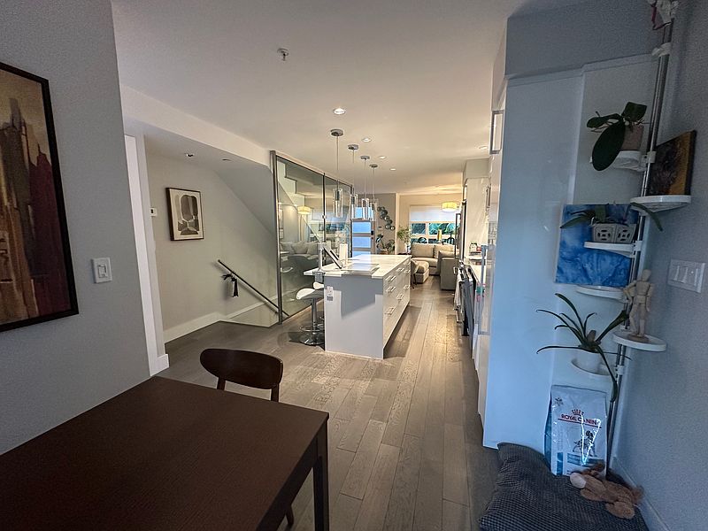 North Vancouver Townhouse for rent - 3 Bedrooms — photo 5