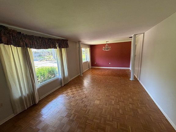 5th image of 213 Beverly Ln