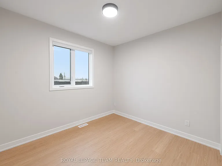 49 Grosvenor Ave #3 — Photo 33