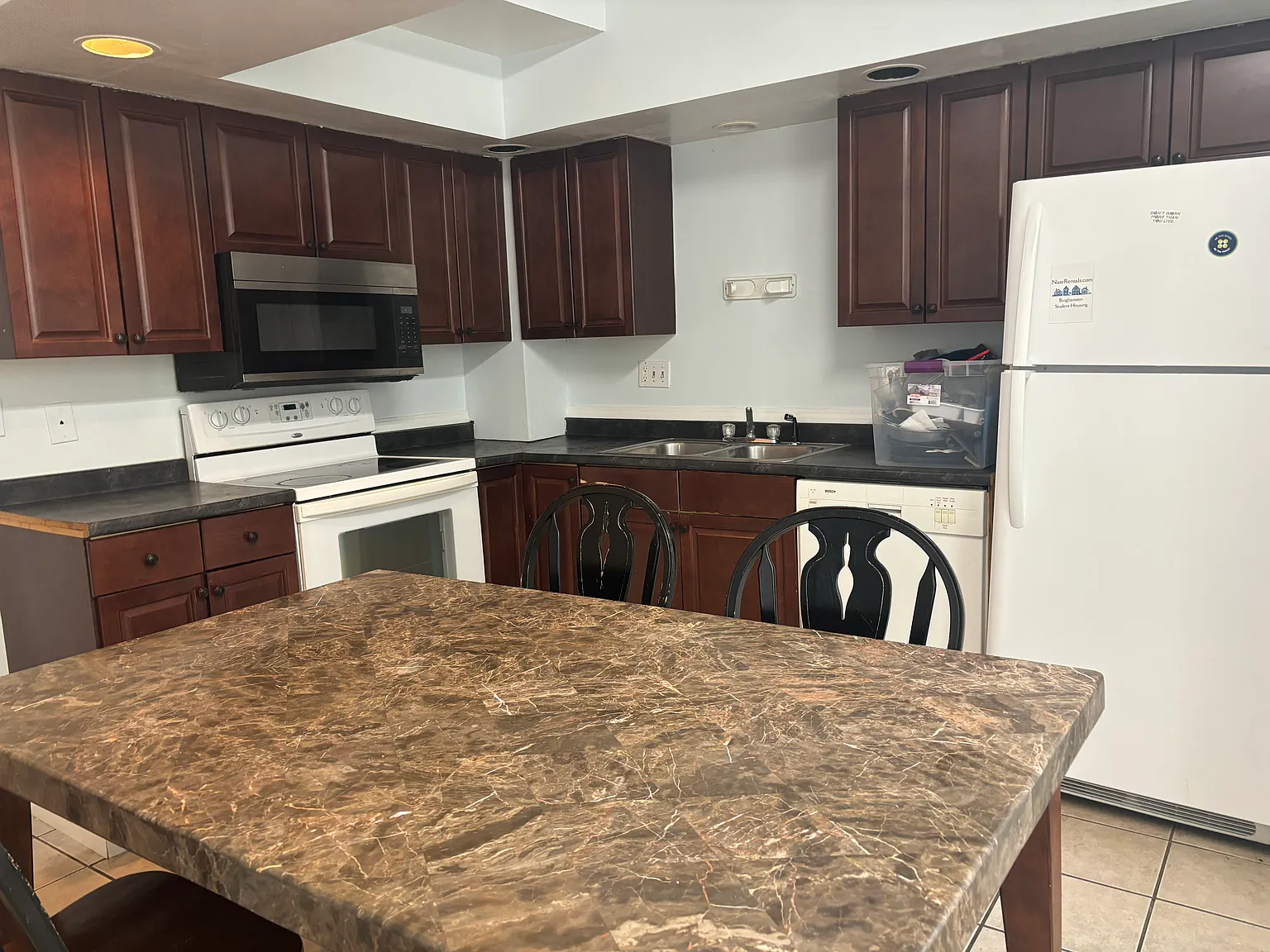 3 bed, 2.5 bath, 1639 sqft, $3,380 — Photo 3