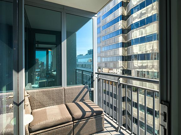 5th image of 2101 Market St #15O6