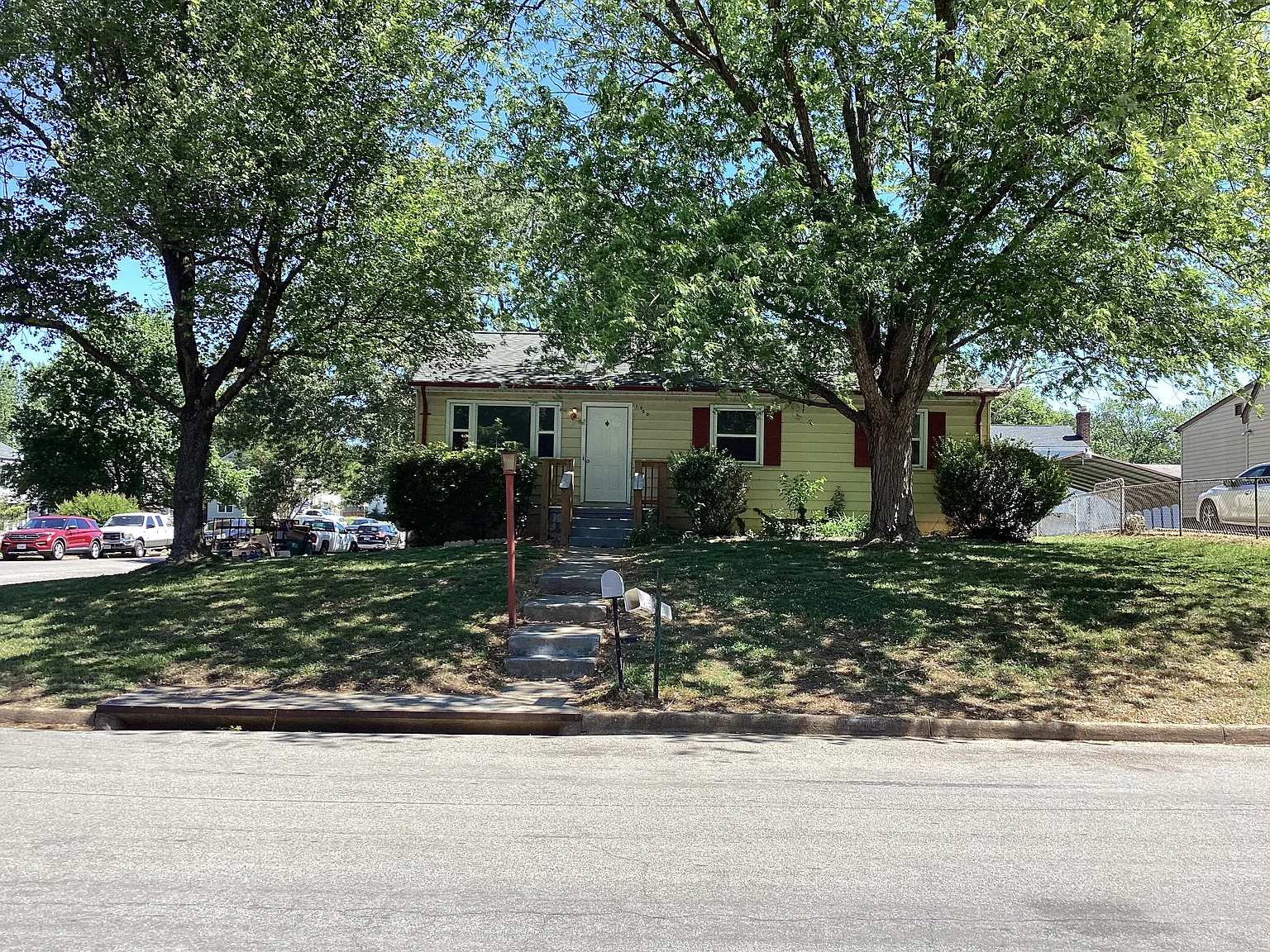 3 bed, 1040 sqft, $1,995 — Photo 1