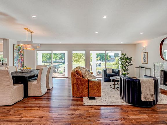 3rd image of 8841 Oakmont Drive