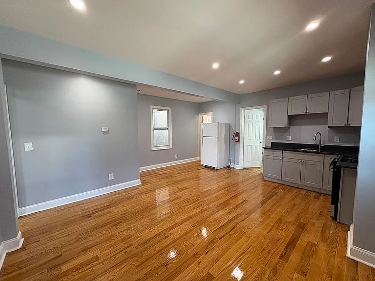 1224 Monroe Ave — Photo 5